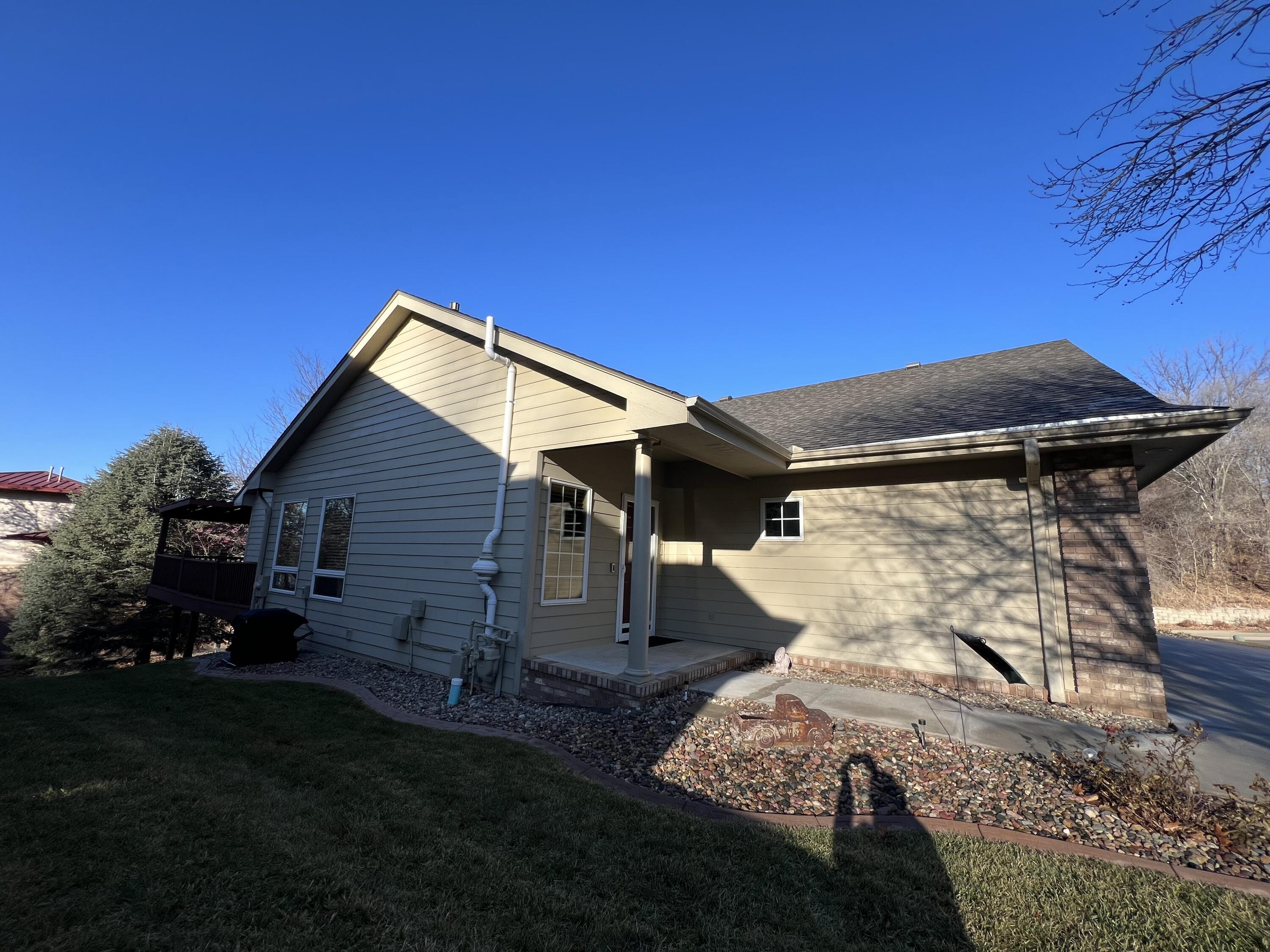 102 GREENVIEW Circle