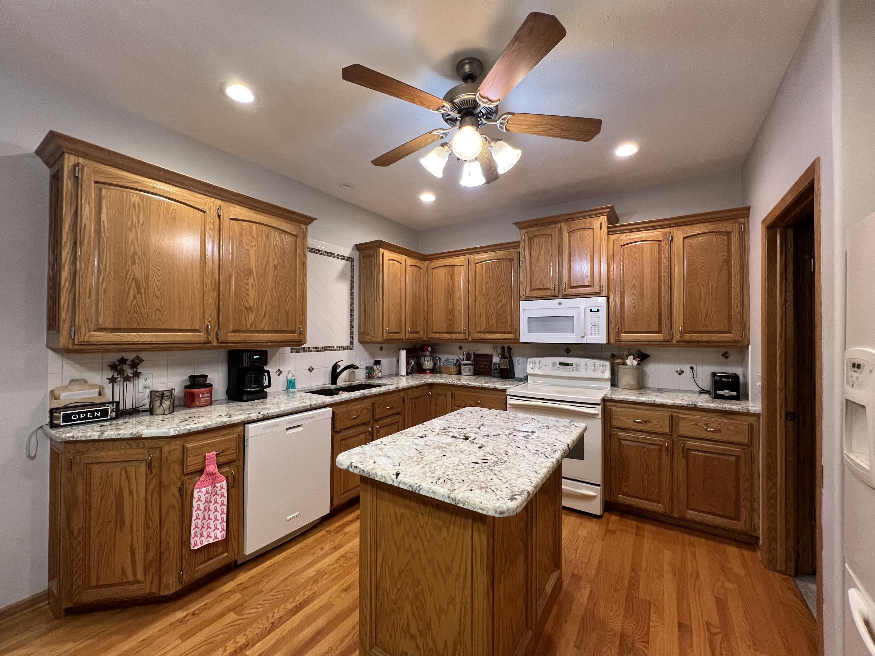 102 GREENVIEW Circle