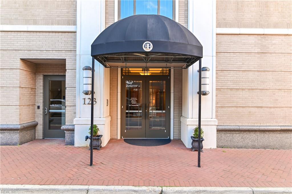 123 College PL 908