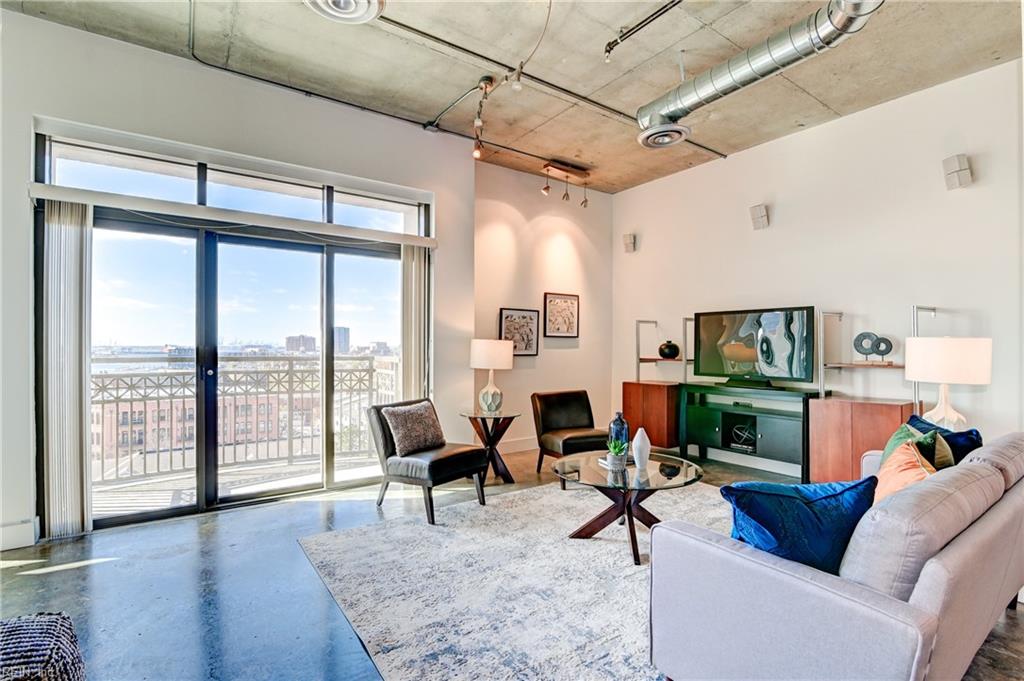 123 College PL 908