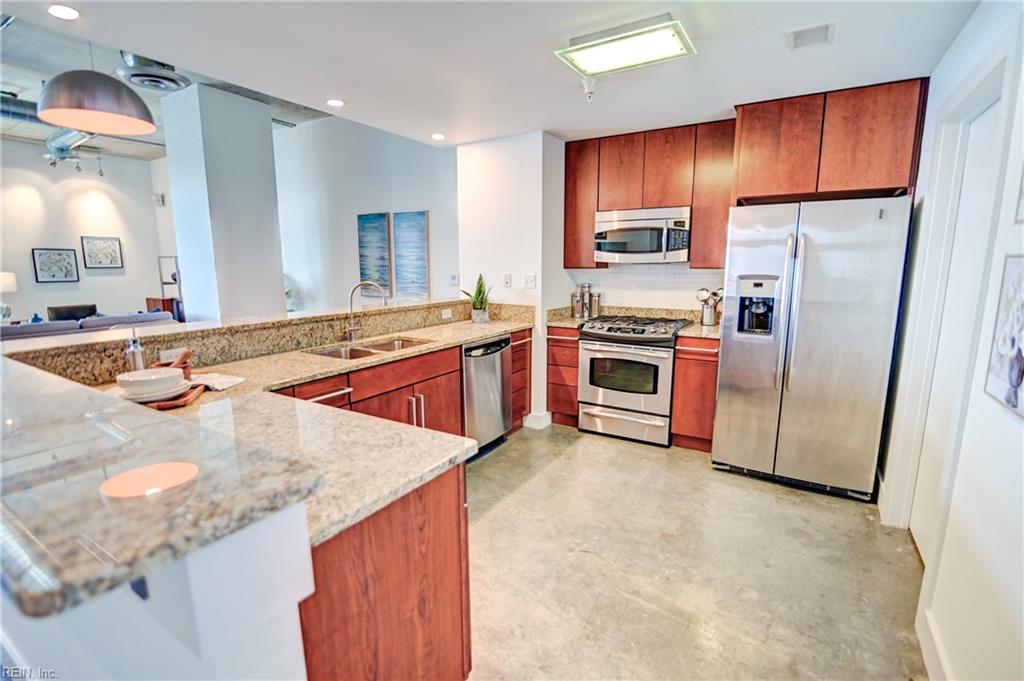 123 College PL 908