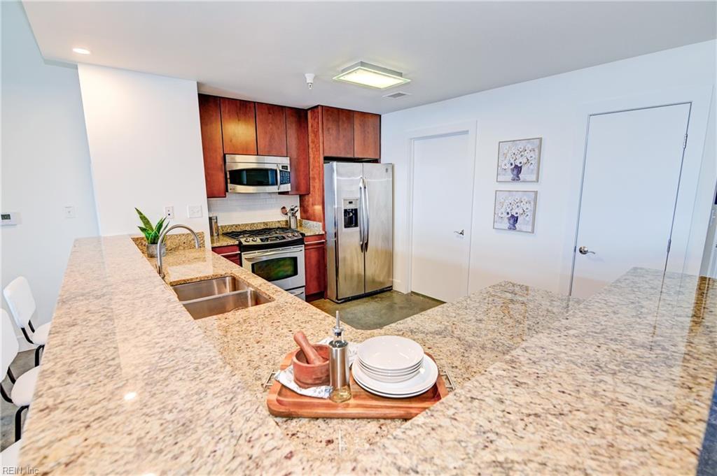 123 College PL 908