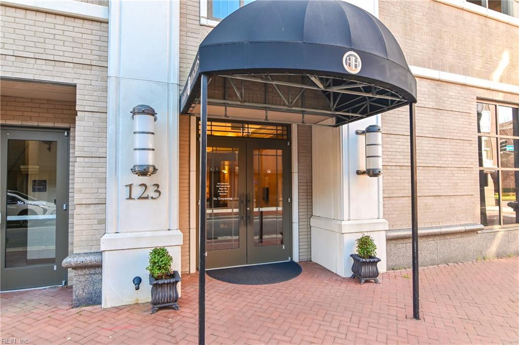 123 College PL 908