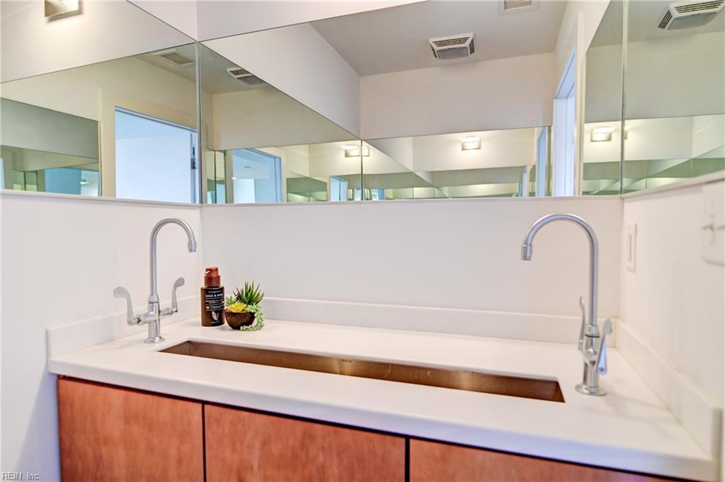 123 College PL 908