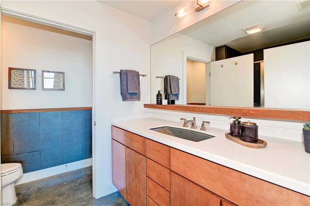 123 College PL 908