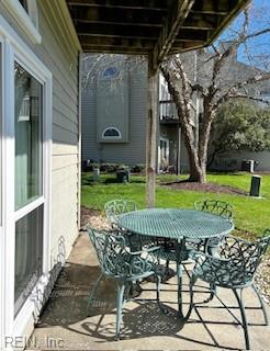 419 E Lake CIR