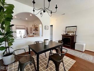 419 E Lake CIR