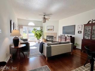 419 E Lake CIR