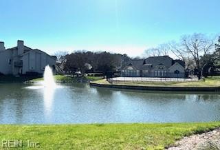 419 E Lake CIR