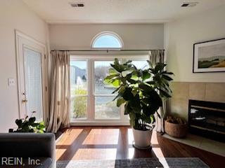 419 E Lake CIR