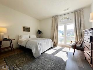 419 E Lake CIR