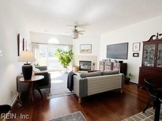 419 E Lake CIR