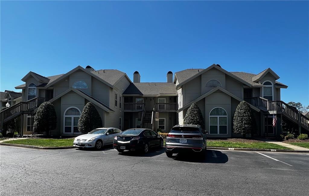 419 E Lake CIR