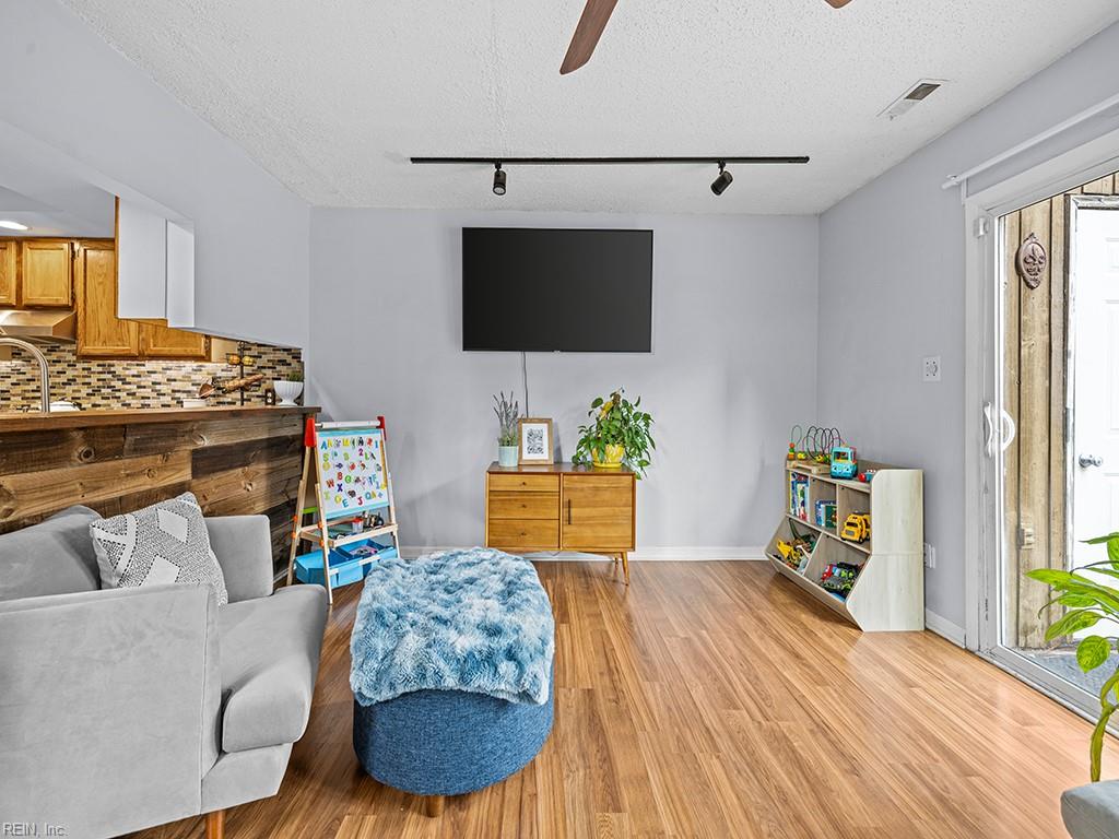 4412 Silverleaf DR