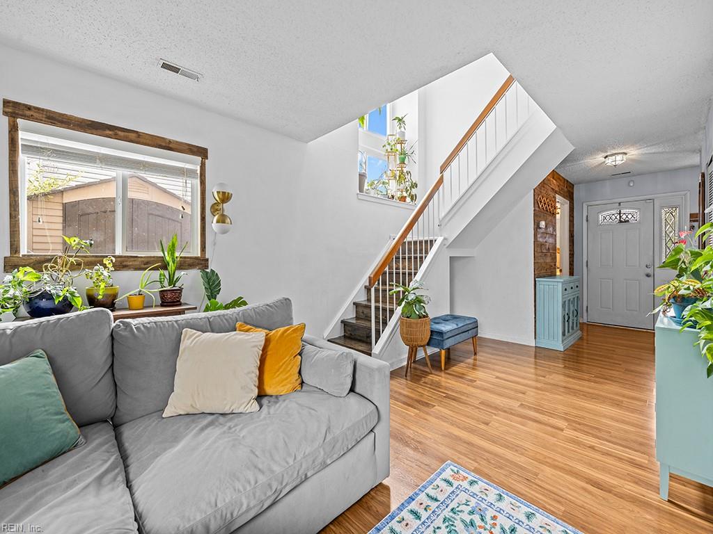 4412 Silverleaf DR