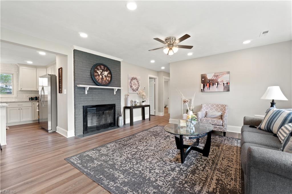 1405 Spring RD