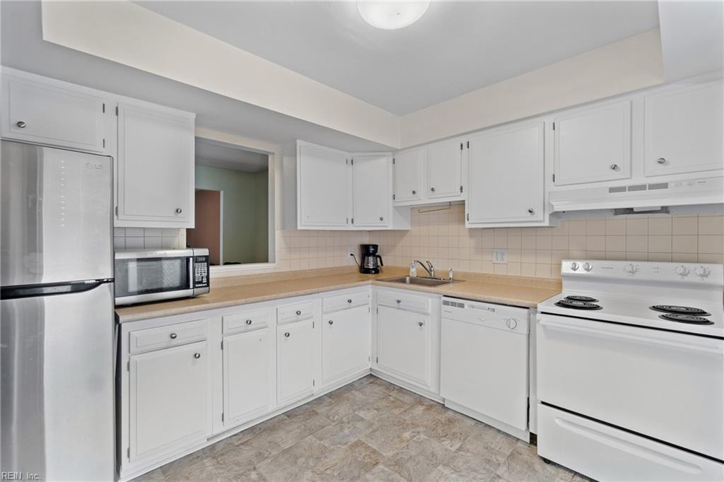 652 Governors WAY