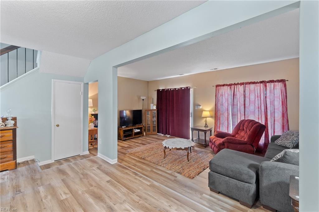 652 Governors WAY