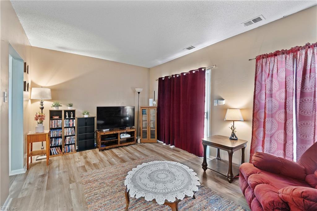 652 Governors WAY