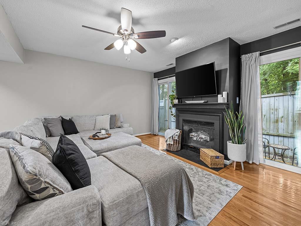 1138 Glengarry WAY