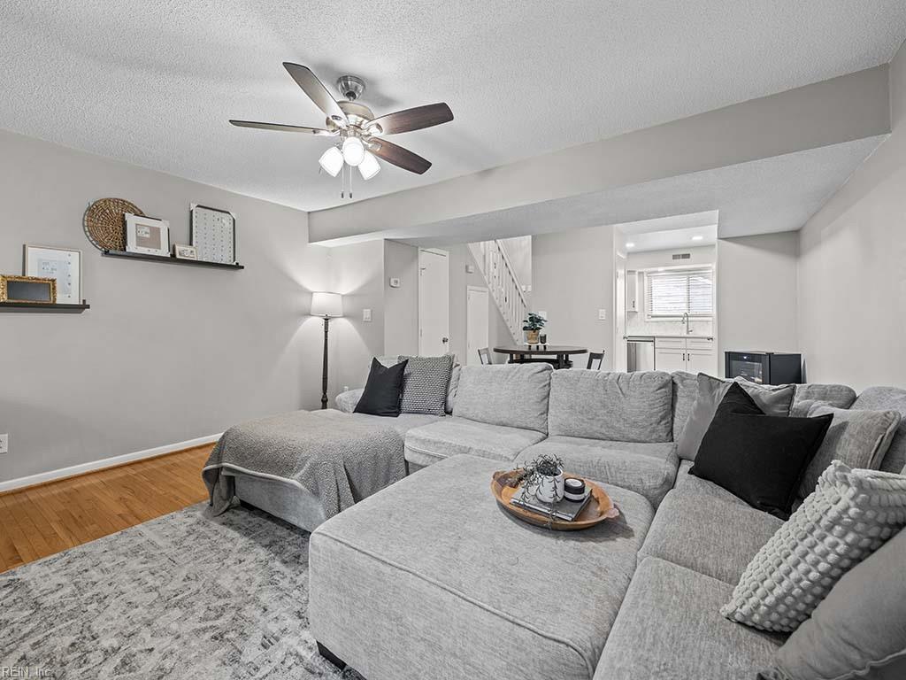 1138 Glengarry WAY