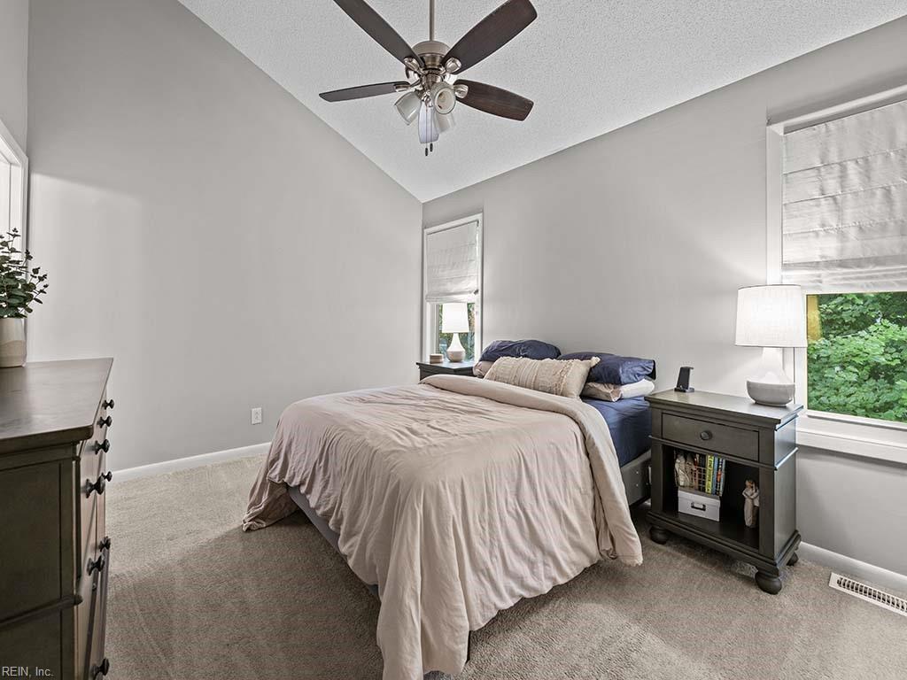 1138 Glengarry WAY