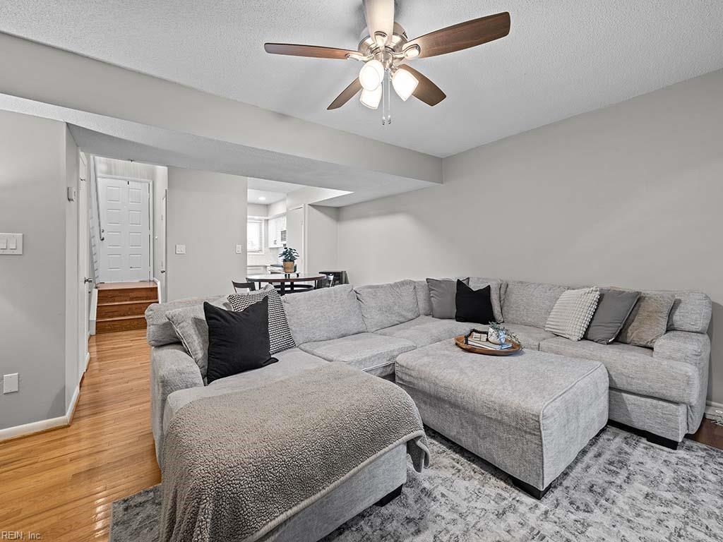 1138 Glengarry WAY