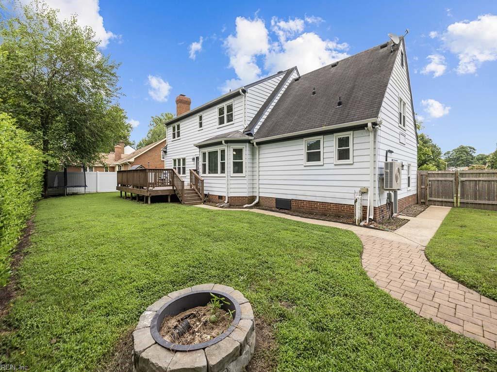 884 Le Cove DR