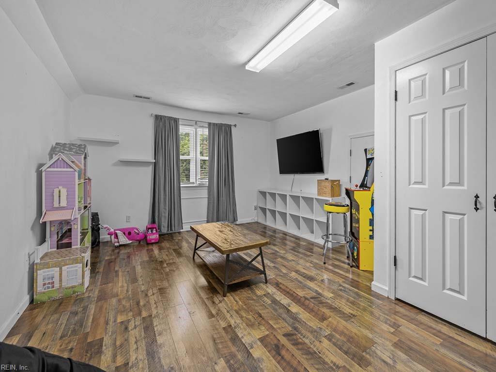 884 Le Cove DR