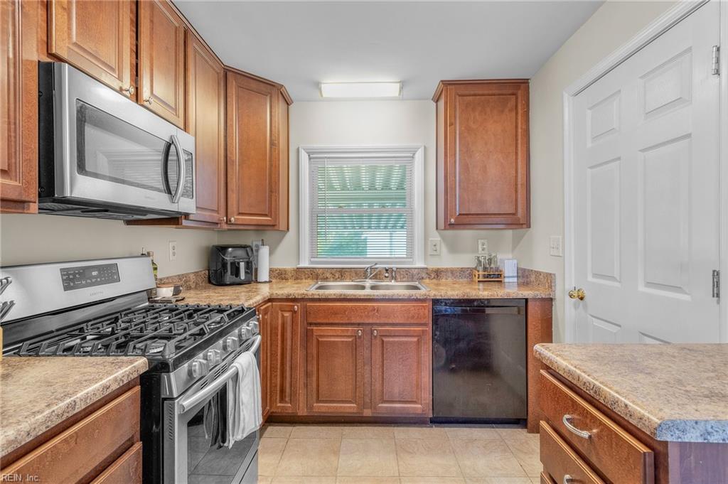 703 Sparrow RD