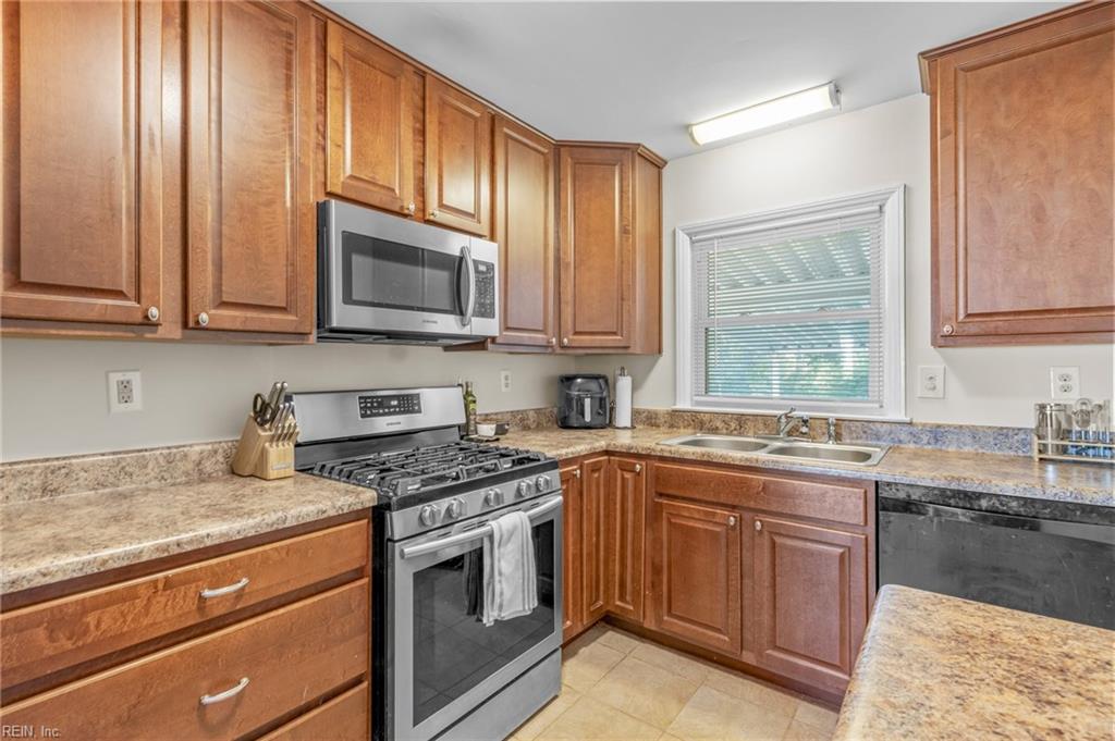 703 Sparrow RD