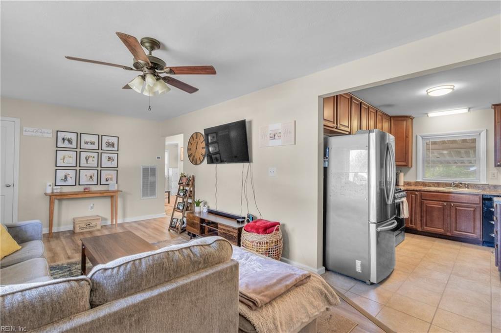 703 Sparrow RD