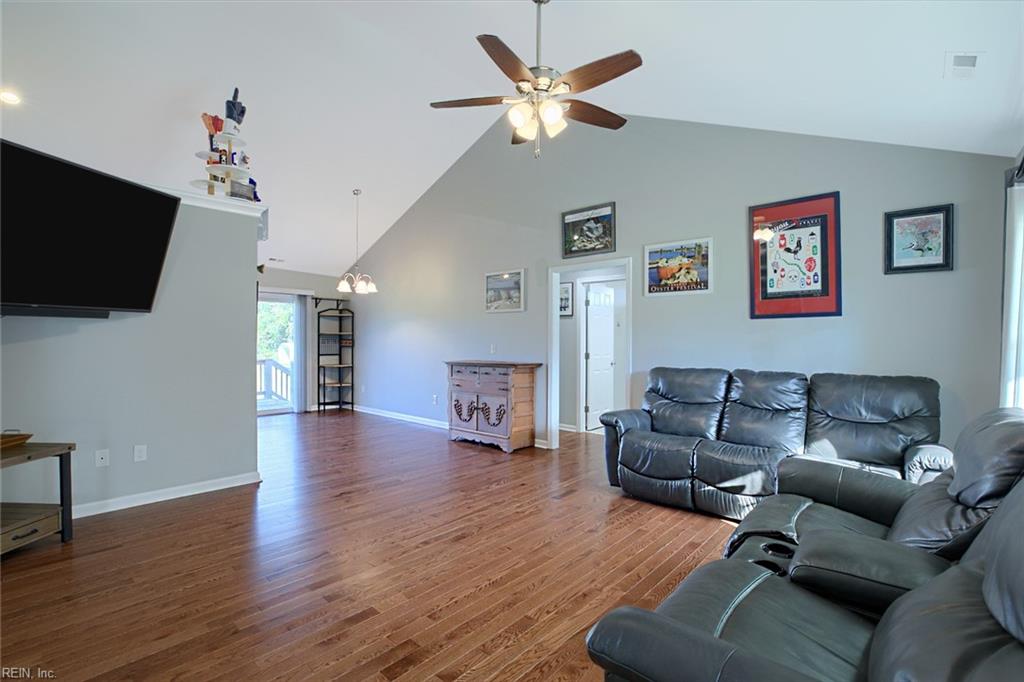 513 Carlton RD
