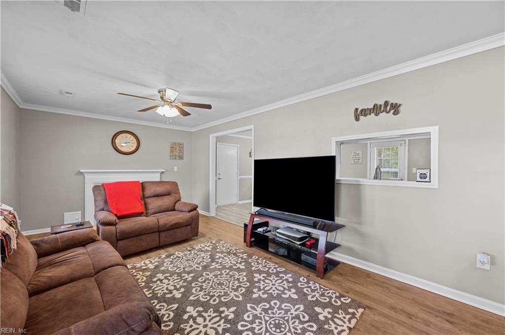 1328 Keaton WAY