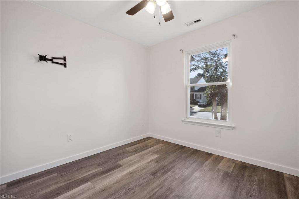 3208 Mistletoe WAY