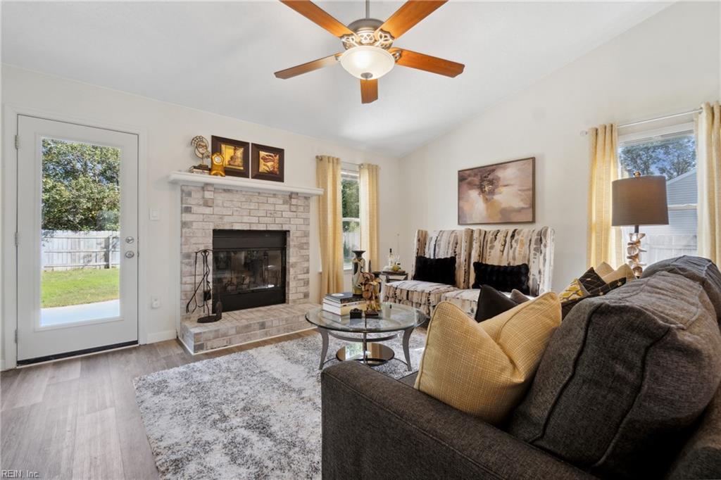 3208 Mistletoe WAY