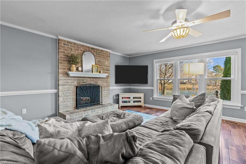1315 Lake Point DR