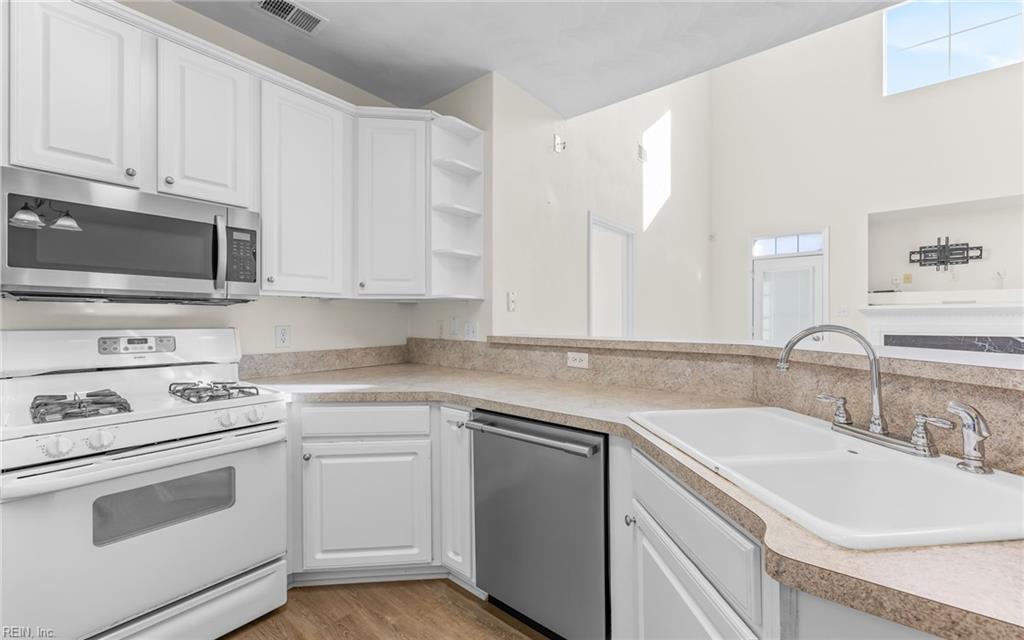 5832 Reon CT