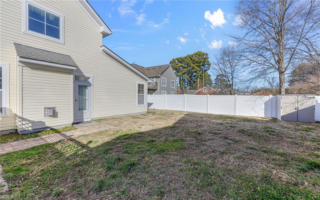 5832 Reon CT