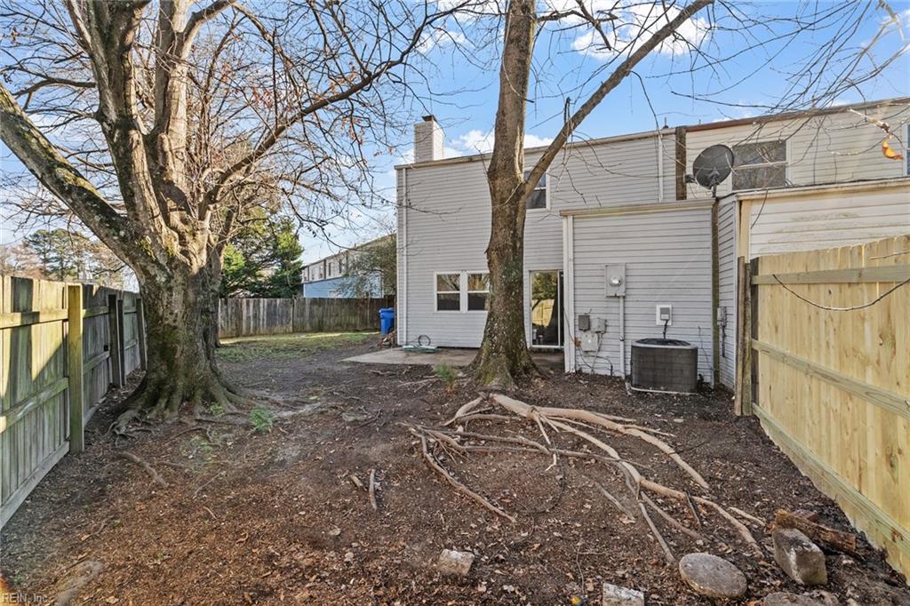 874 Jamestown Landing RD