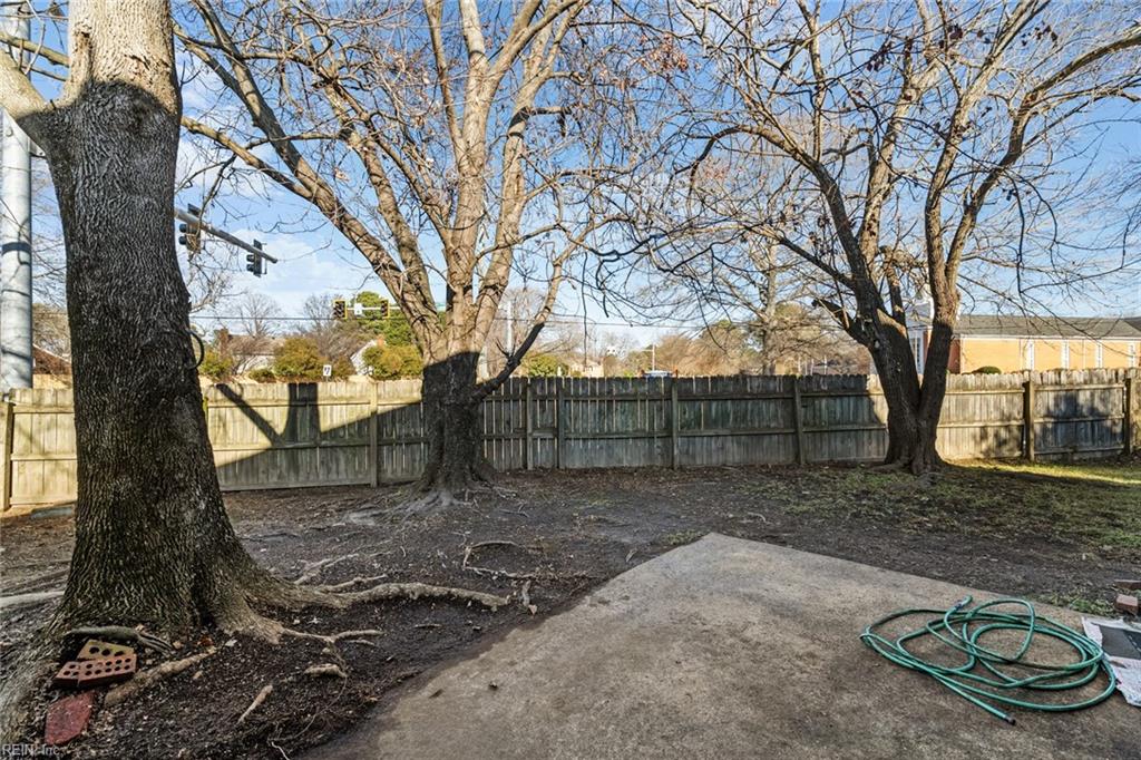874 Jamestown Landing RD