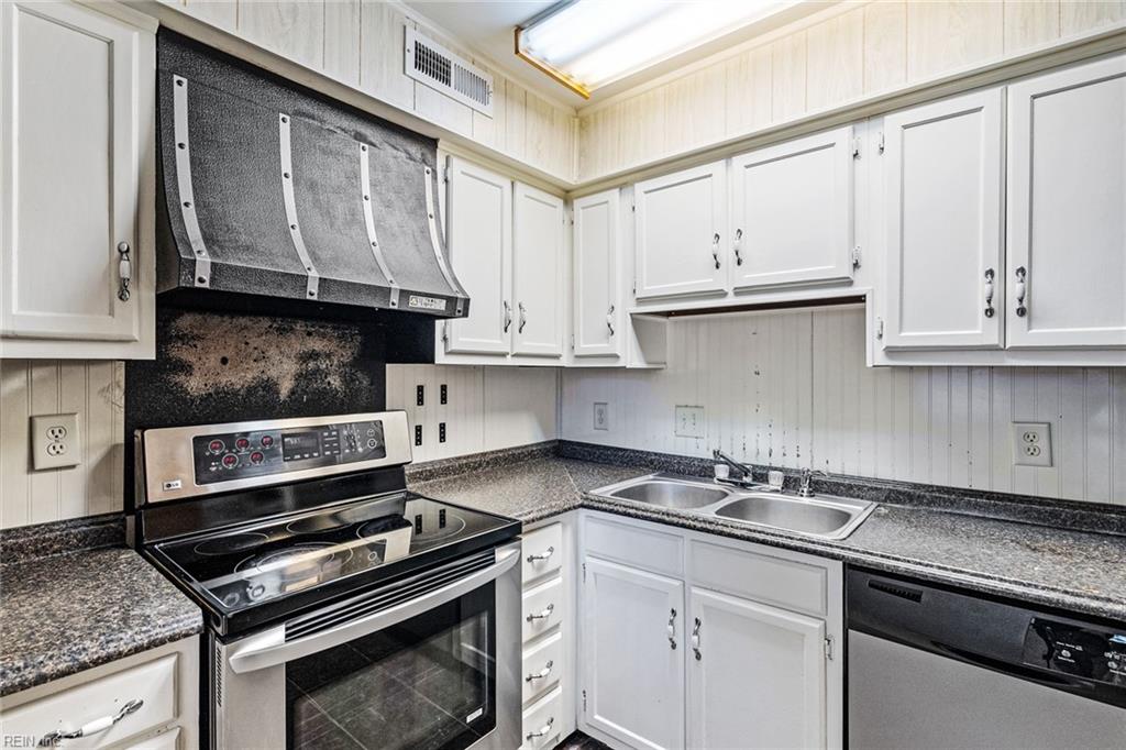 874 Jamestown Landing RD