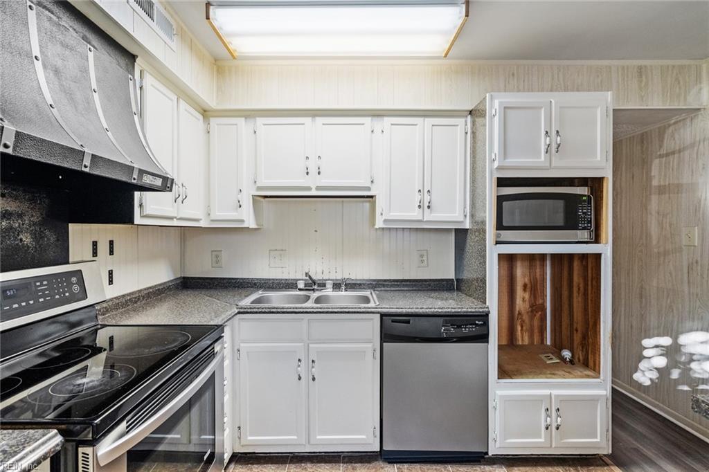 874 Jamestown Landing RD