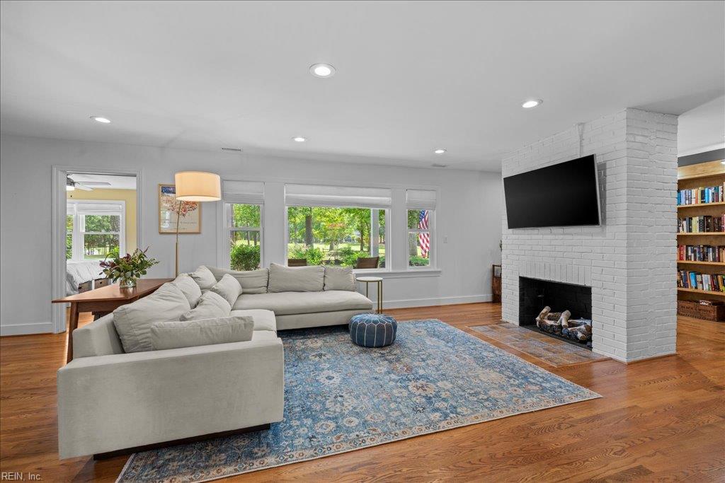 832 Cardinal RD