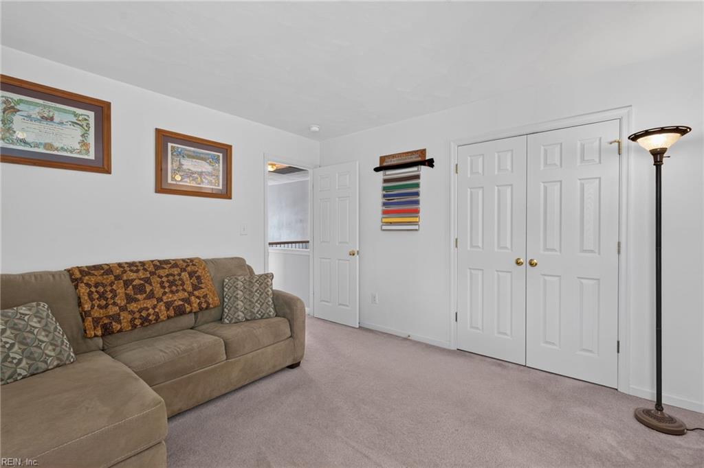 1019 English Oak DR