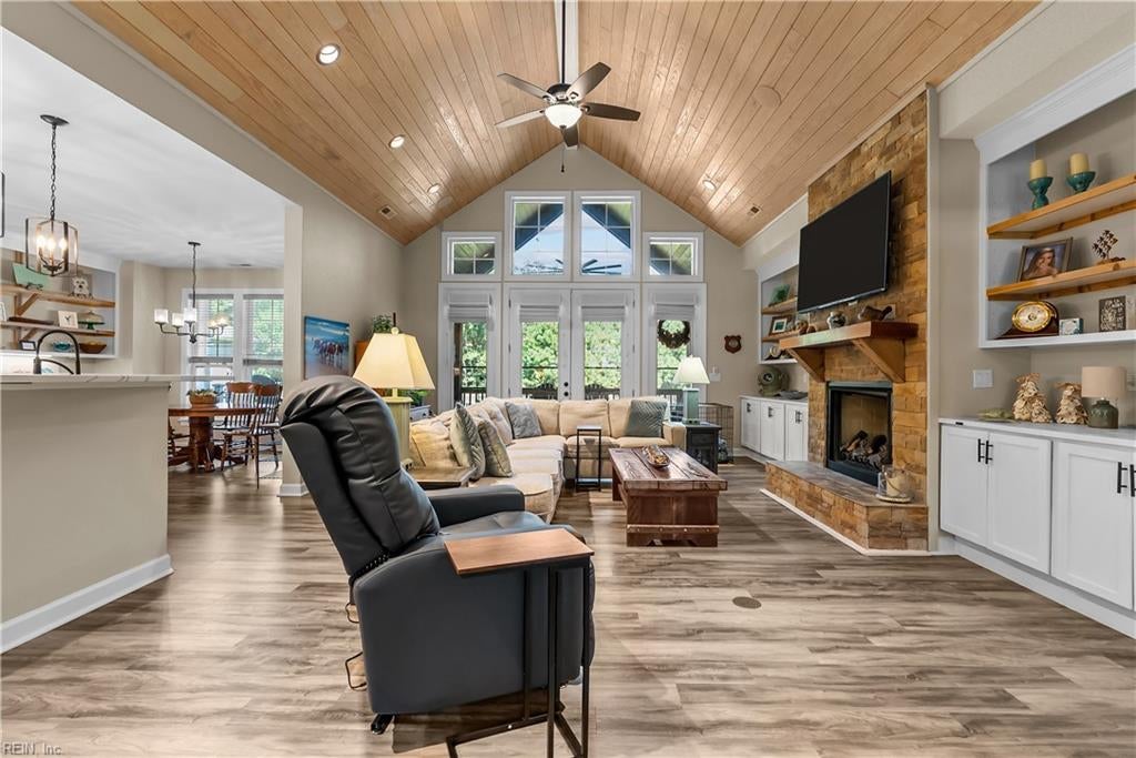 2962 Butlers Bluff DR