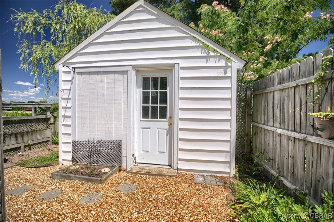 103 Robins Point Ave