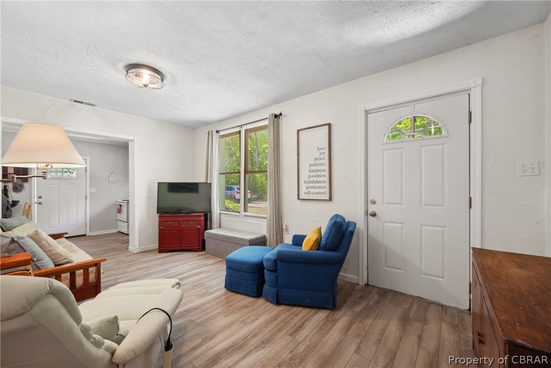 84 Forest Dr