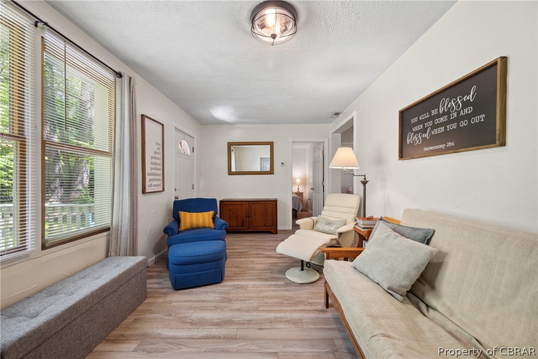 84 Forest Dr
