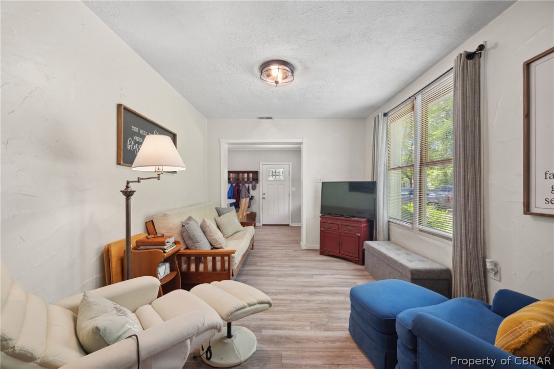 84 Forest Dr